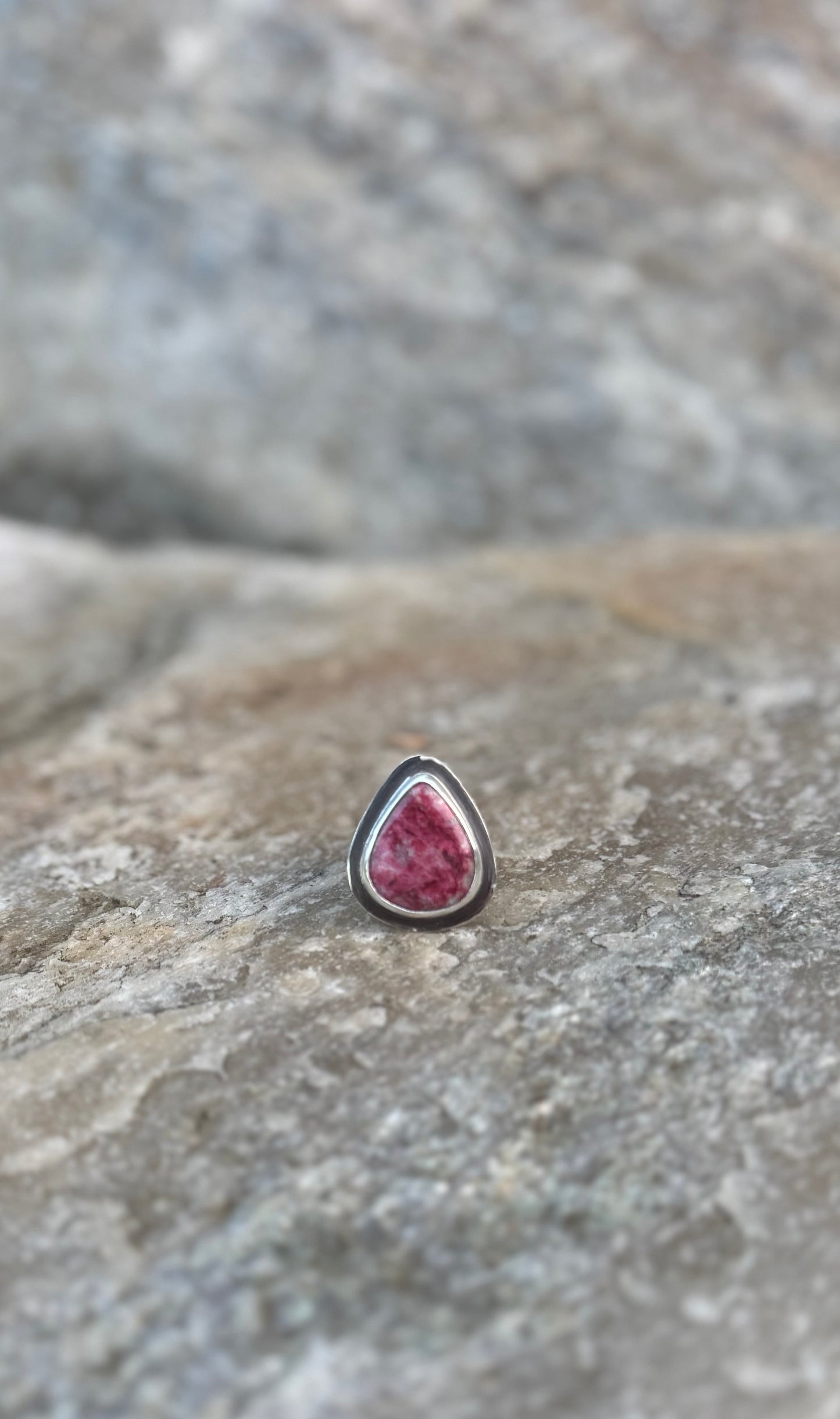 Medium Thulite Ring - Size 9