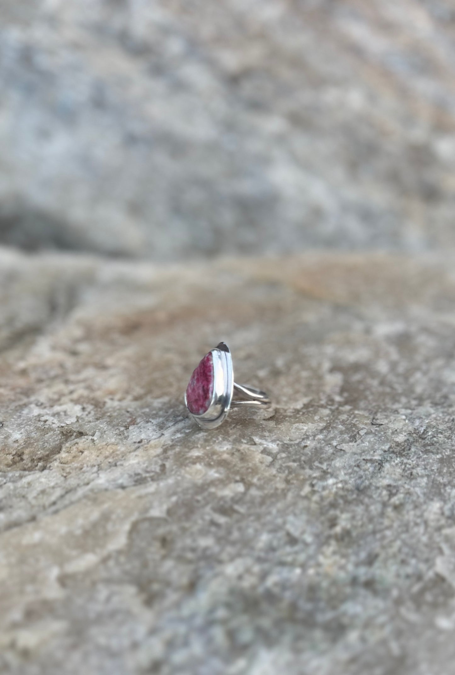 Medium Thulite Ring - Size 9
