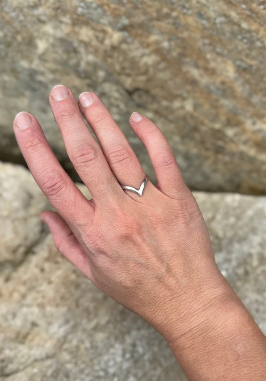 Simple Pointed Band - Size 6 3/4